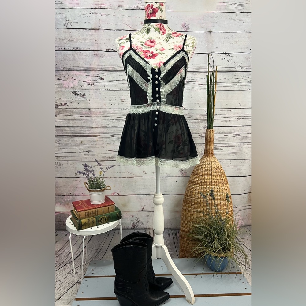 VTG Hannah Jo Lace Trim 100% Silk Camisole Top